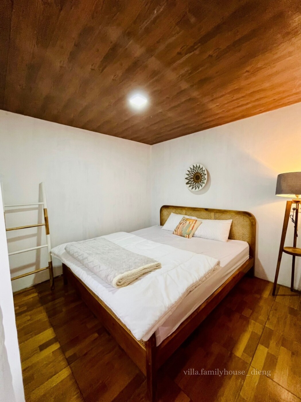 Viona Cabin (View Kebun Bunga)