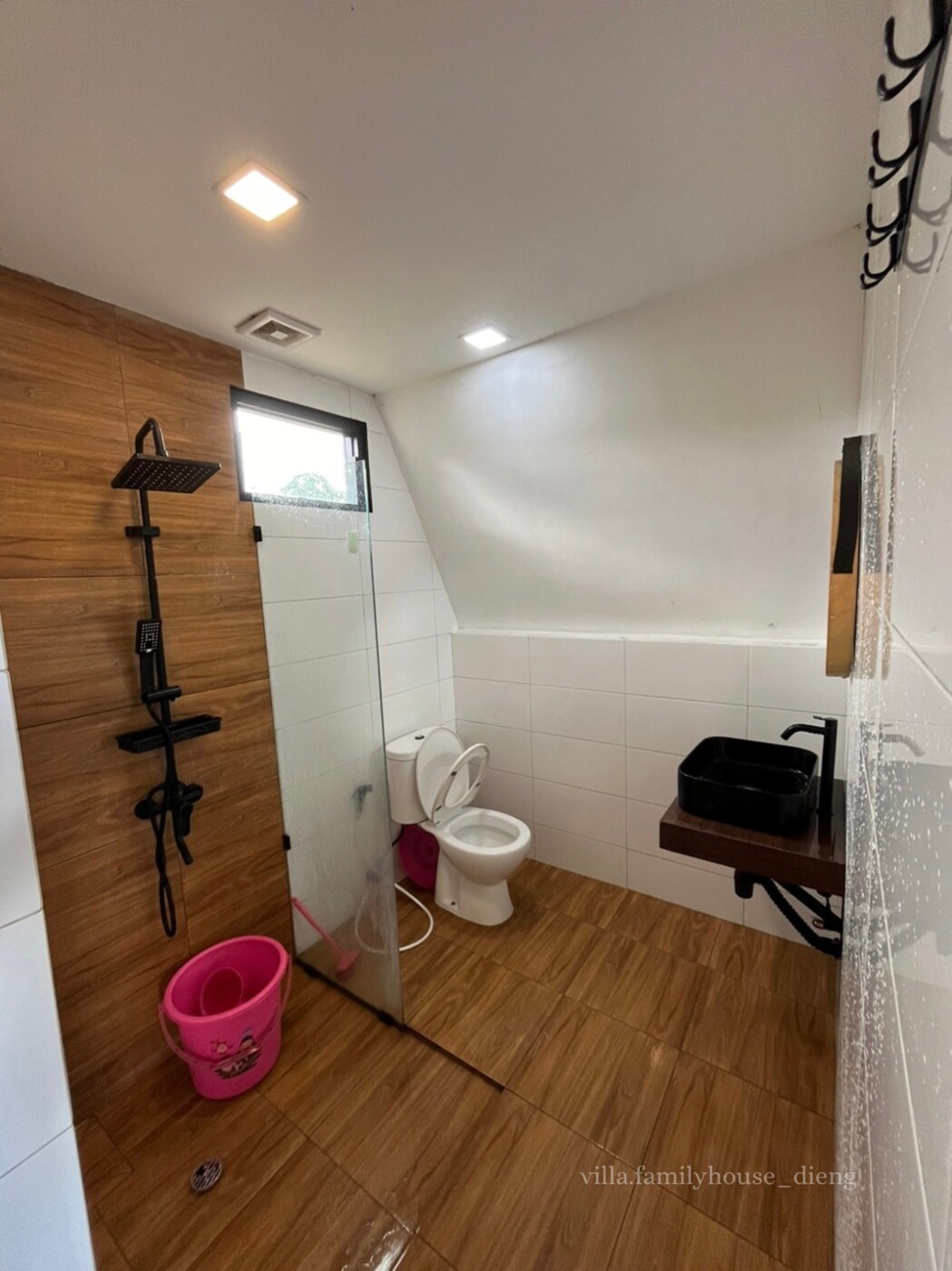 Kamar Mandi Villa Family House Dieng
